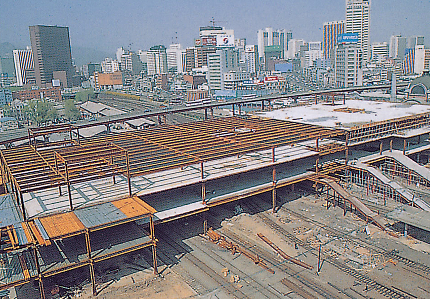 Seoul linear Station Office Building